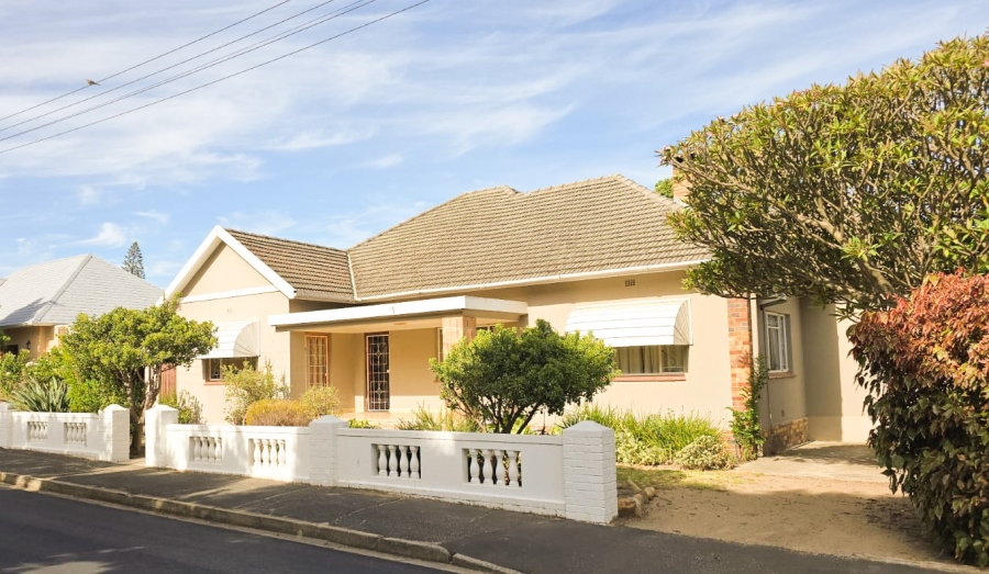 To Let 5 Bedroom Property for Rent in Lemoenkloof Western Cape